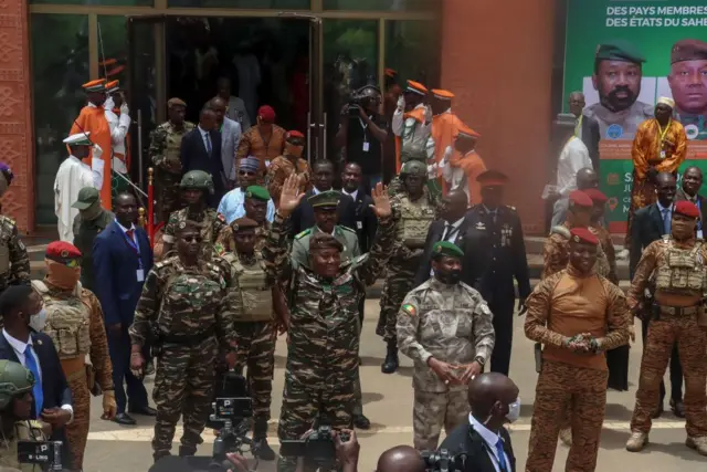 Les dirigeants militaires du Mali, du Burkina Faso et du Niger lors du sommet de création de l'AES à Niamey, le 6 juillet 2024.
