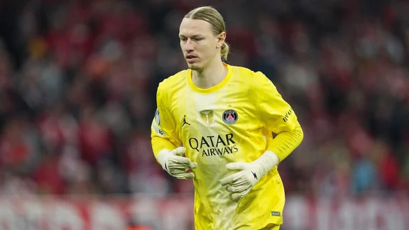 Portrait de Matvey Safonov, gardien du PSG
