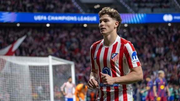 Julian Alvarez, attaquant argentin, sous les projecteurs du mercato