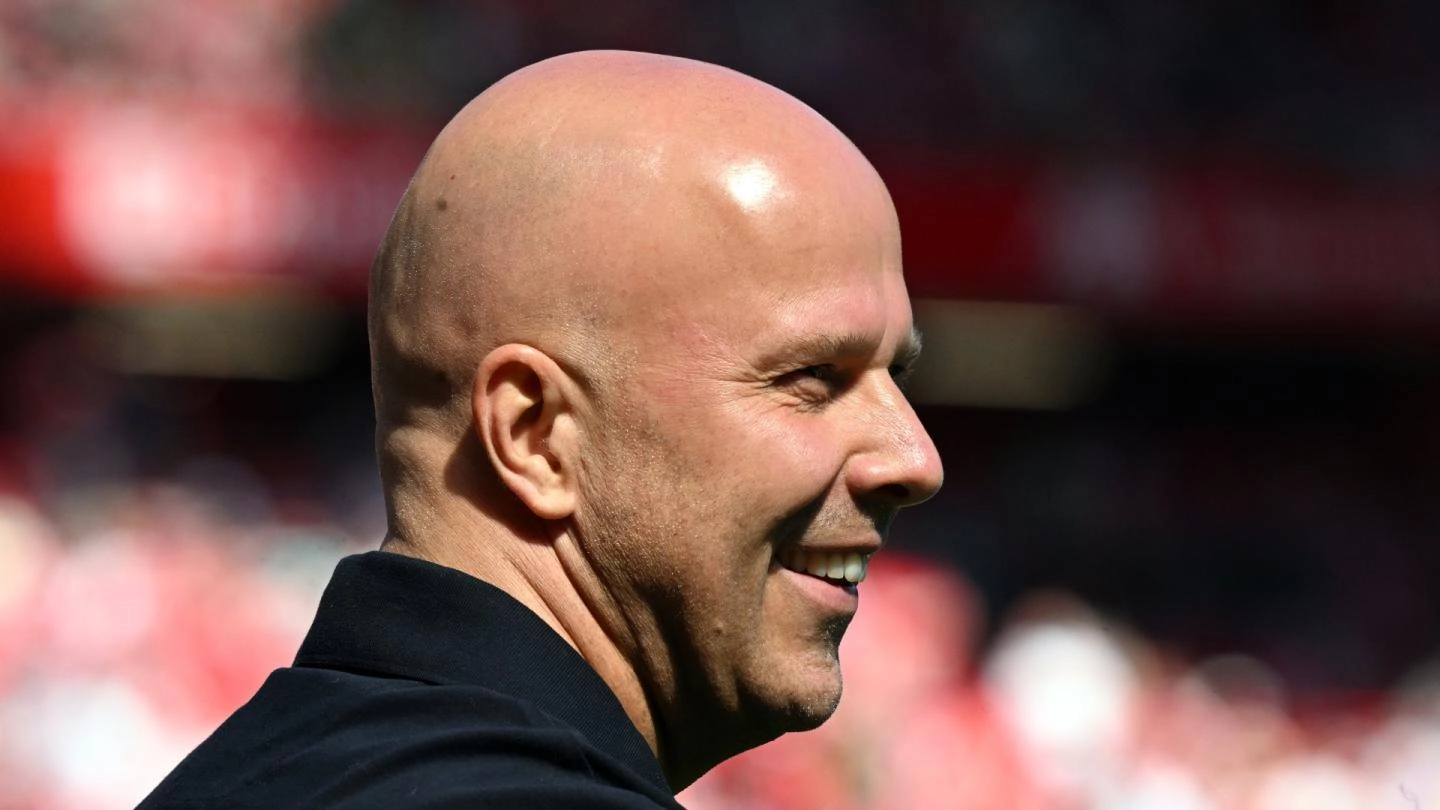 Arne Slot lors d'une conférence de presse à Anfield