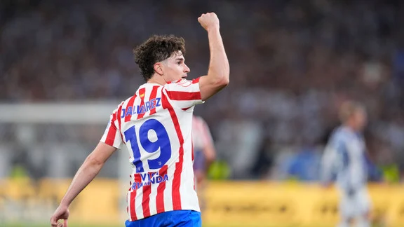 Julian Alvarez, attaquant argentin, en action avec le PSG