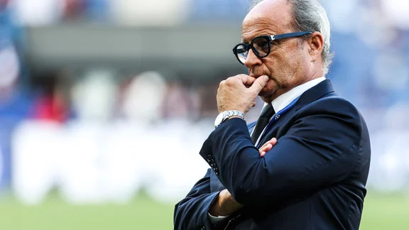 Luis Campos, directeur sportif du PSG, lors de l'annonce du transfert de Kvaratskhelia