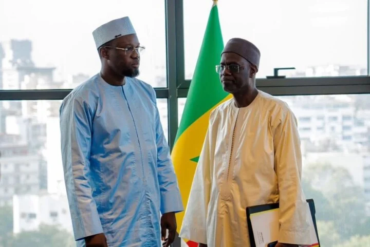 passation de service entre ousmane sonko et al aminou lo à la primature