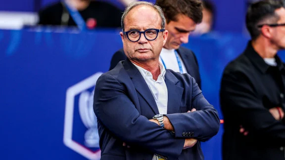 Luis Campos, directeur sportif du PSG, en pleine négociation