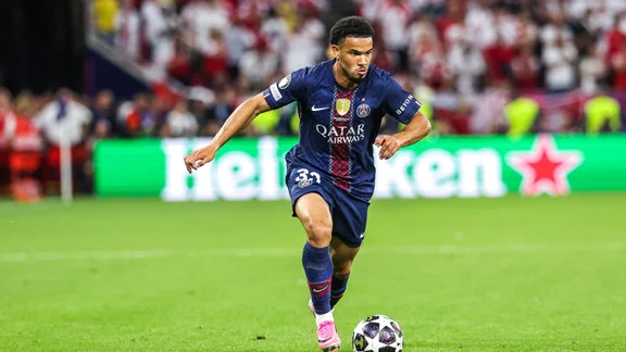 Warren Zaïre-Emery, joueur du PSG, en action