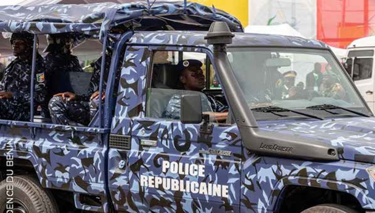 Véhicule de la police républicaine à l'arrêt