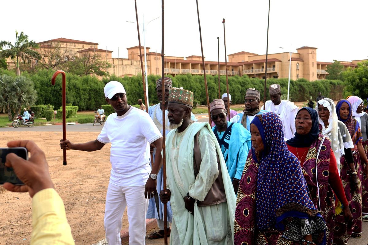 Scène de la Fête de la musique 2026 au Tchad avec un public enthousiaste