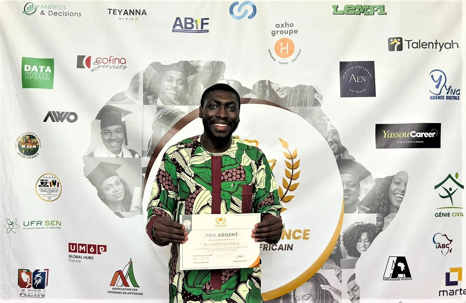 Brayan Yebga Miyogog, lauréat du PEEA 2026, lors de la cérémonie à Paris