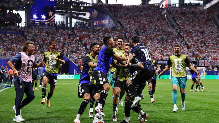 Joueurs argentins célébrant un but lors du match contre l'Angleterre