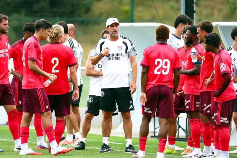 Paulo Fonseca et ses joueurs lors du match amical entre Lyon et le FC Saint-Gall