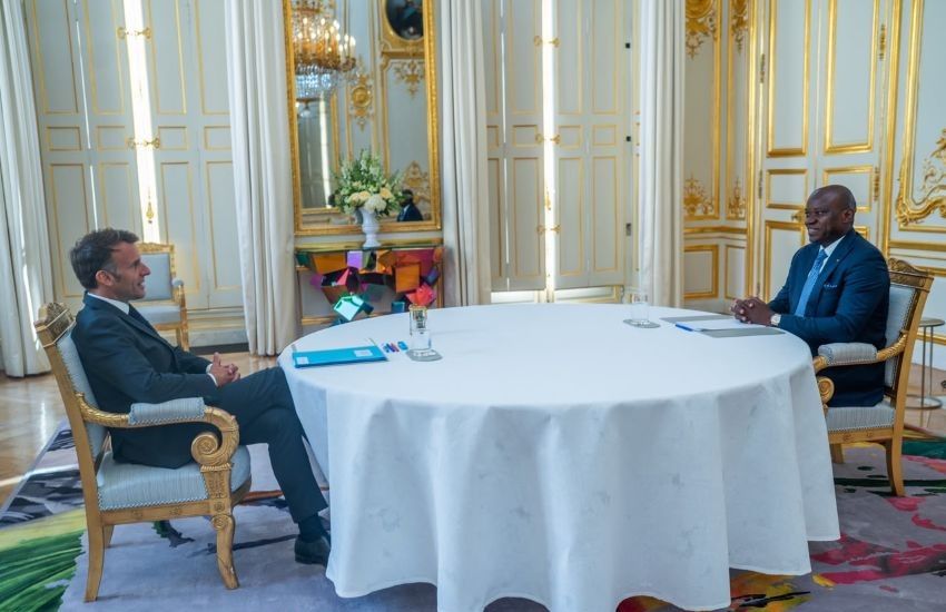 Entretien en tête-à-tête entre les présidents Macron et Oligui Nguema à lÉlysée
