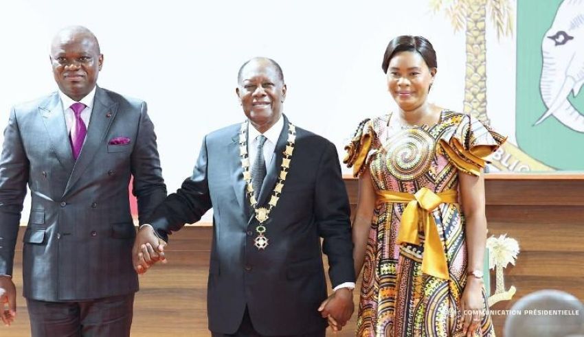 Le président gabonais Oligui Nguema et le président ivoirien Ouattara lors d'une rencontre officielle